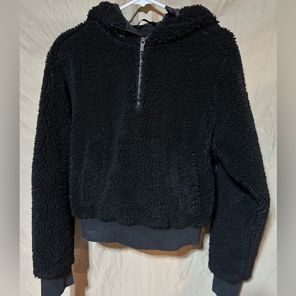 Lululemon Textured Black fleece 1/2 Zip